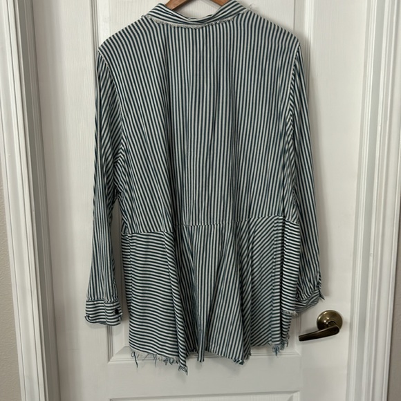 True Craft Layered Peplum Shirt - Picture 6 of 6